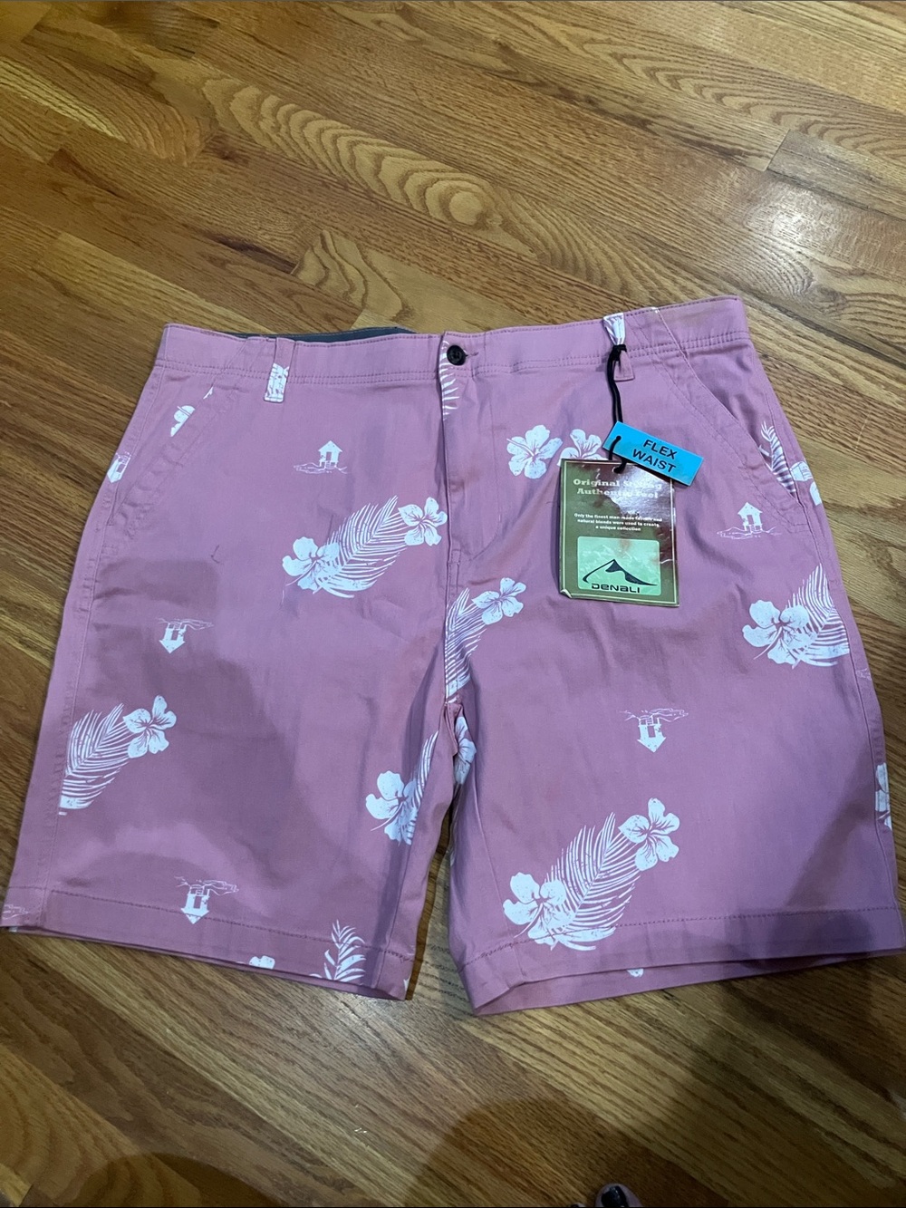 Denali Men's Floral Print Pink Flat Front Shorts Sz 38 Inseam 8” NWT